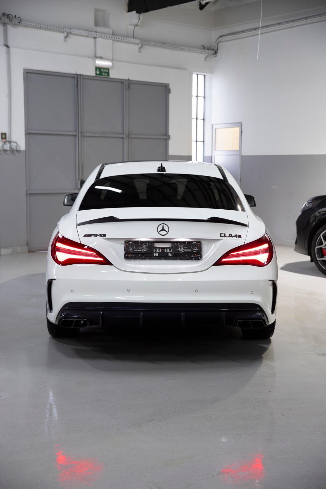 Mercedes-Benz CLA 45 AMG 0