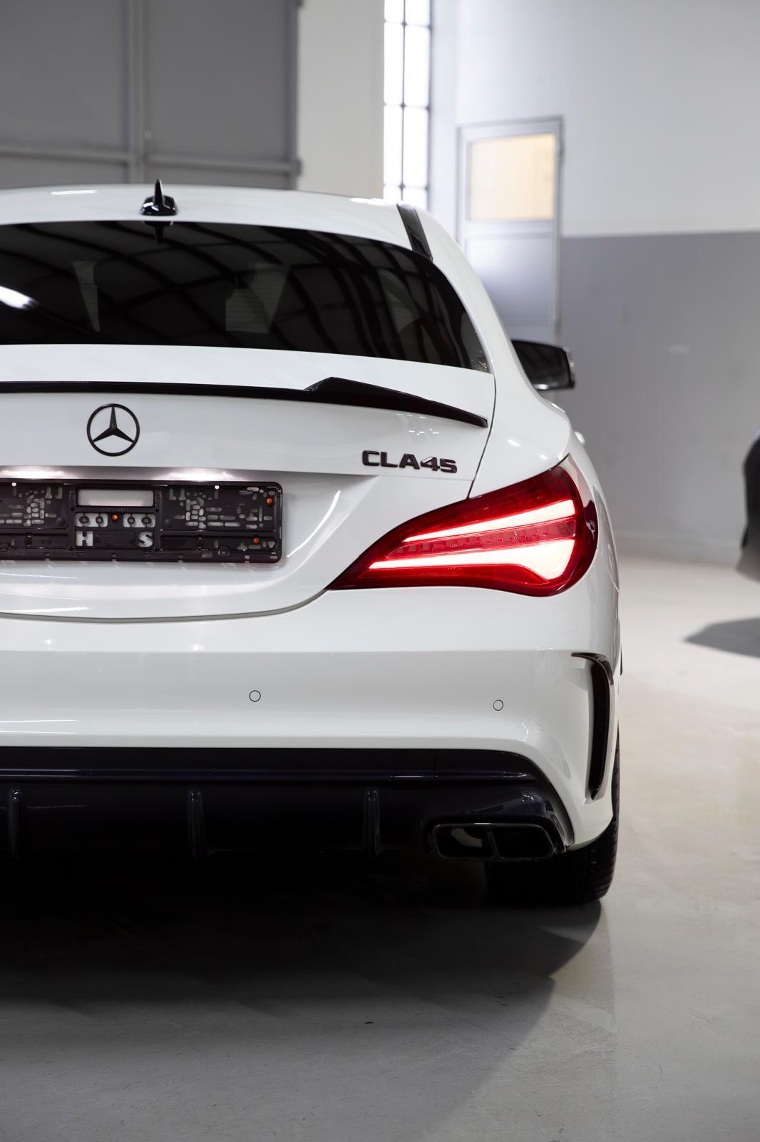 Mercedes-Benz CLA 45 AMG 0